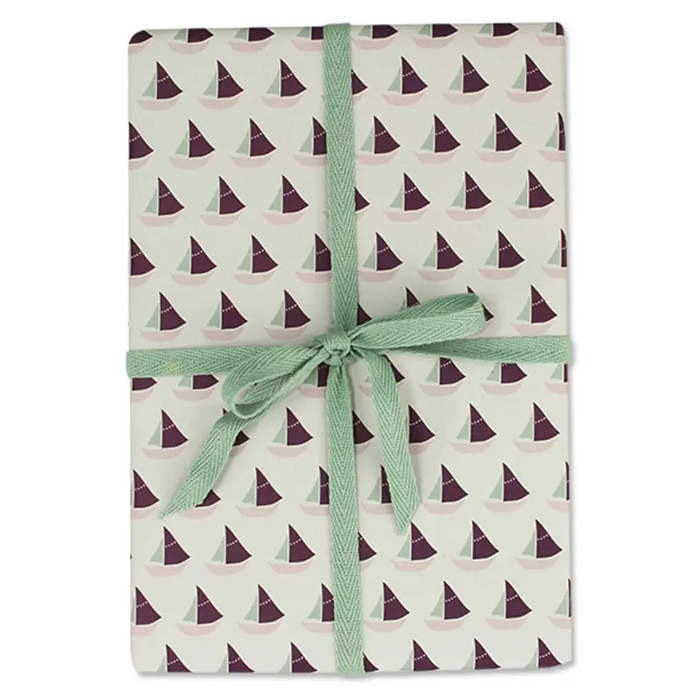 "Ava & Yves Papier cadeau petit bateau aubergine rose image"